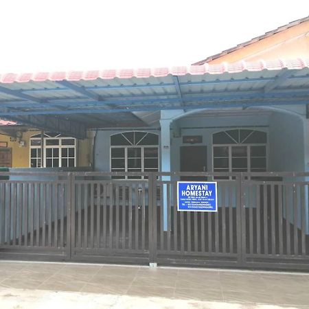 Aryani Homestay Kampong Kelemak Esterno foto