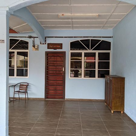Aryani Homestay Kampong Kelemak Esterno foto