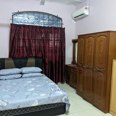 Aryani Homestay Kampong Kelemak Esterno foto