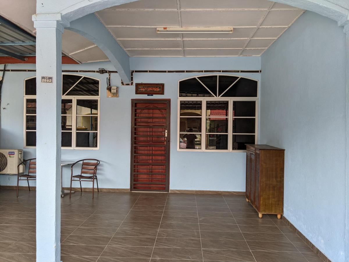 Aryani Homestay Kampong Kelemak Esterno foto